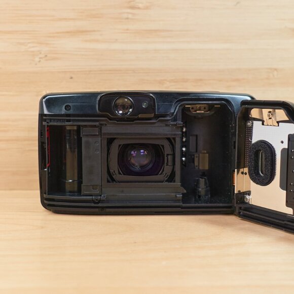 Canon Sure Shot 70 Zoom / 35mm Point and Shoot Film Camera / Tested - Picture 7 of 7